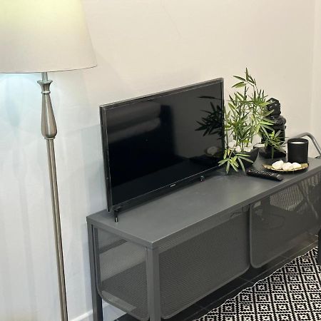 Modern Flat In Central Egham By Windsor Castle, Staines-Upon-Thames And Heathrow Airport Eksteriør bilde