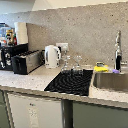Modern Flat In Central Egham By Windsor Castle, Staines-Upon-Thames And Heathrow Airport Eksteriør bilde