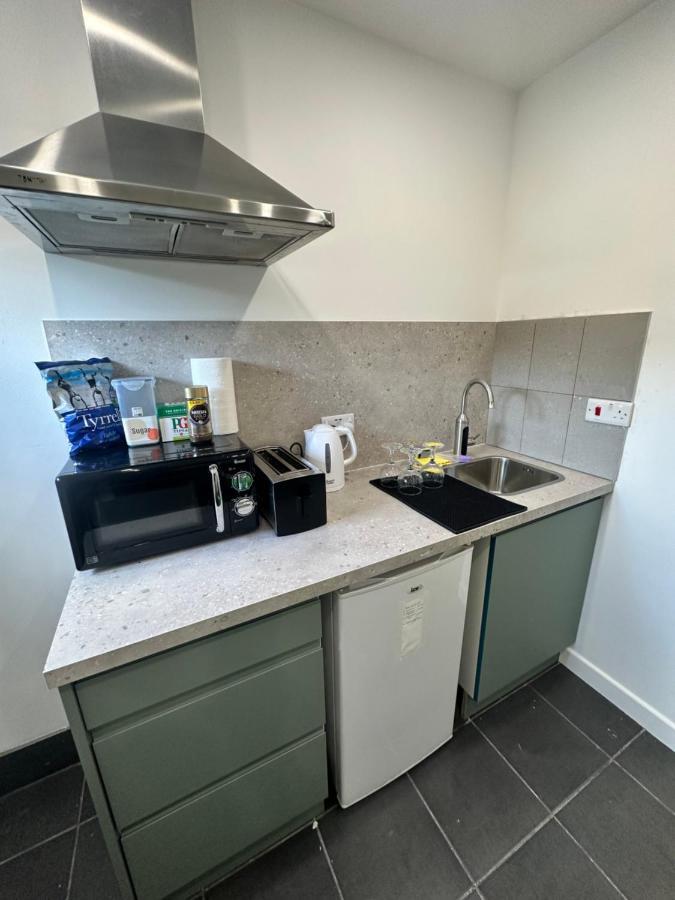 Modern Flat In Central Egham By Windsor Castle, Staines-Upon-Thames And Heathrow Airport Eksteriør bilde