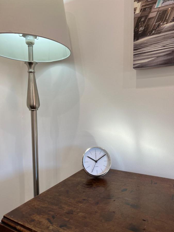 Modern Flat In Central Egham By Windsor Castle, Staines-Upon-Thames And Heathrow Airport Eksteriør bilde