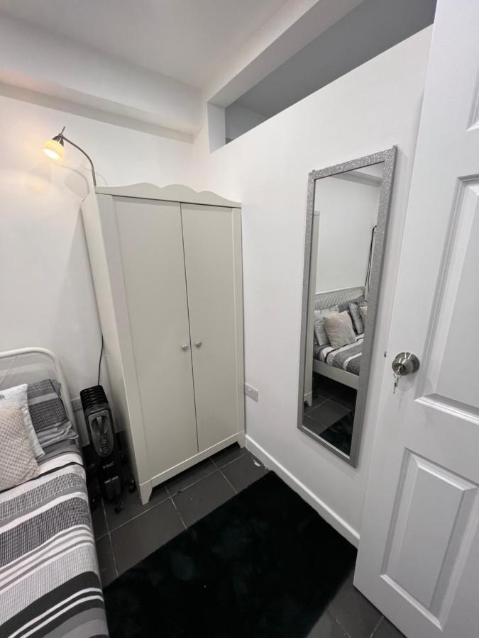Modern Flat In Central Egham By Windsor Castle, Staines-Upon-Thames And Heathrow Airport Eksteriør bilde