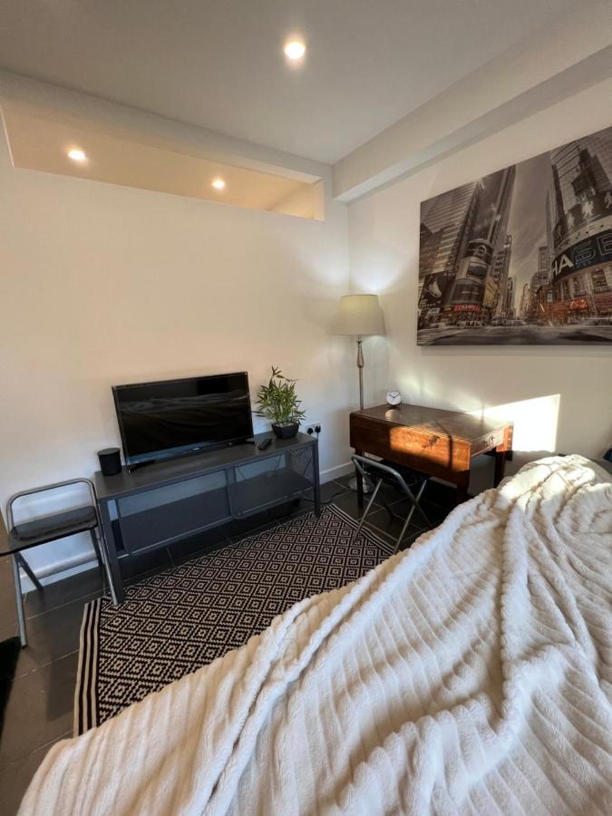 Modern Flat In Central Egham By Windsor Castle, Staines-Upon-Thames And Heathrow Airport Eksteriør bilde