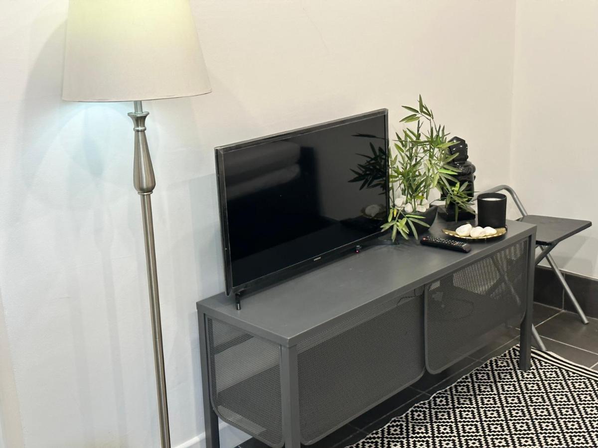 Modern Flat In Central Egham By Windsor Castle, Staines-Upon-Thames And Heathrow Airport Eksteriør bilde