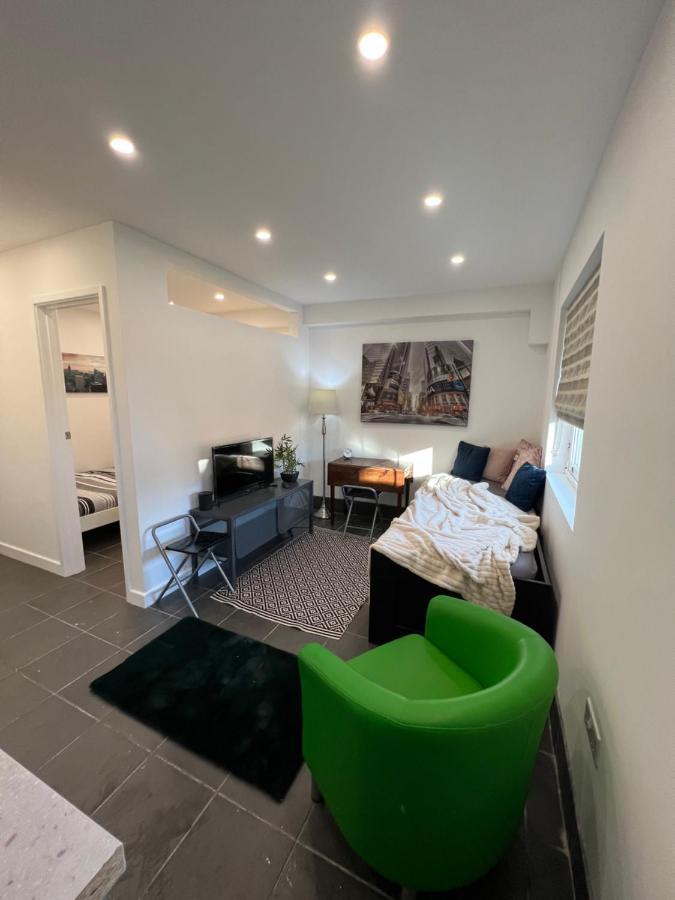 Modern Flat In Central Egham By Windsor Castle, Staines-Upon-Thames And Heathrow Airport Eksteriør bilde