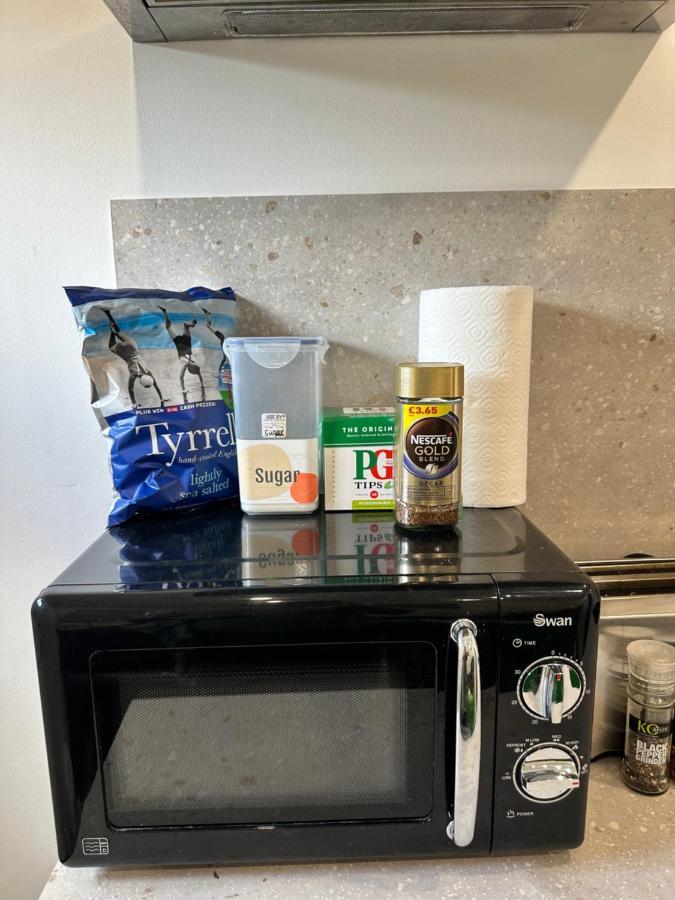 Modern Flat In Central Egham By Windsor Castle, Staines-Upon-Thames And Heathrow Airport Eksteriør bilde