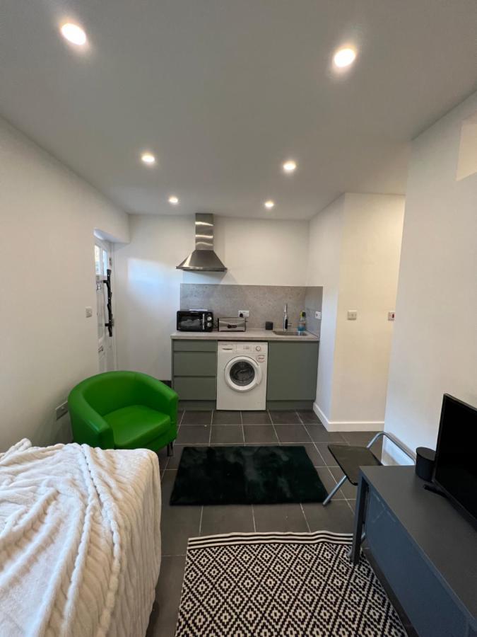 Modern Flat In Central Egham By Windsor Castle, Staines-Upon-Thames And Heathrow Airport Eksteriør bilde