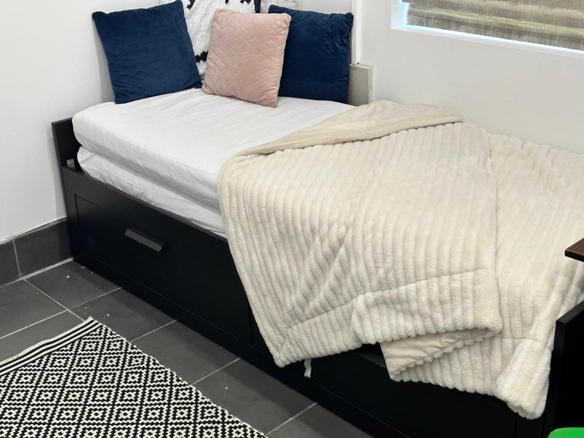 Modern Flat In Central Egham By Windsor Castle, Staines-Upon-Thames And Heathrow Airport Eksteriør bilde