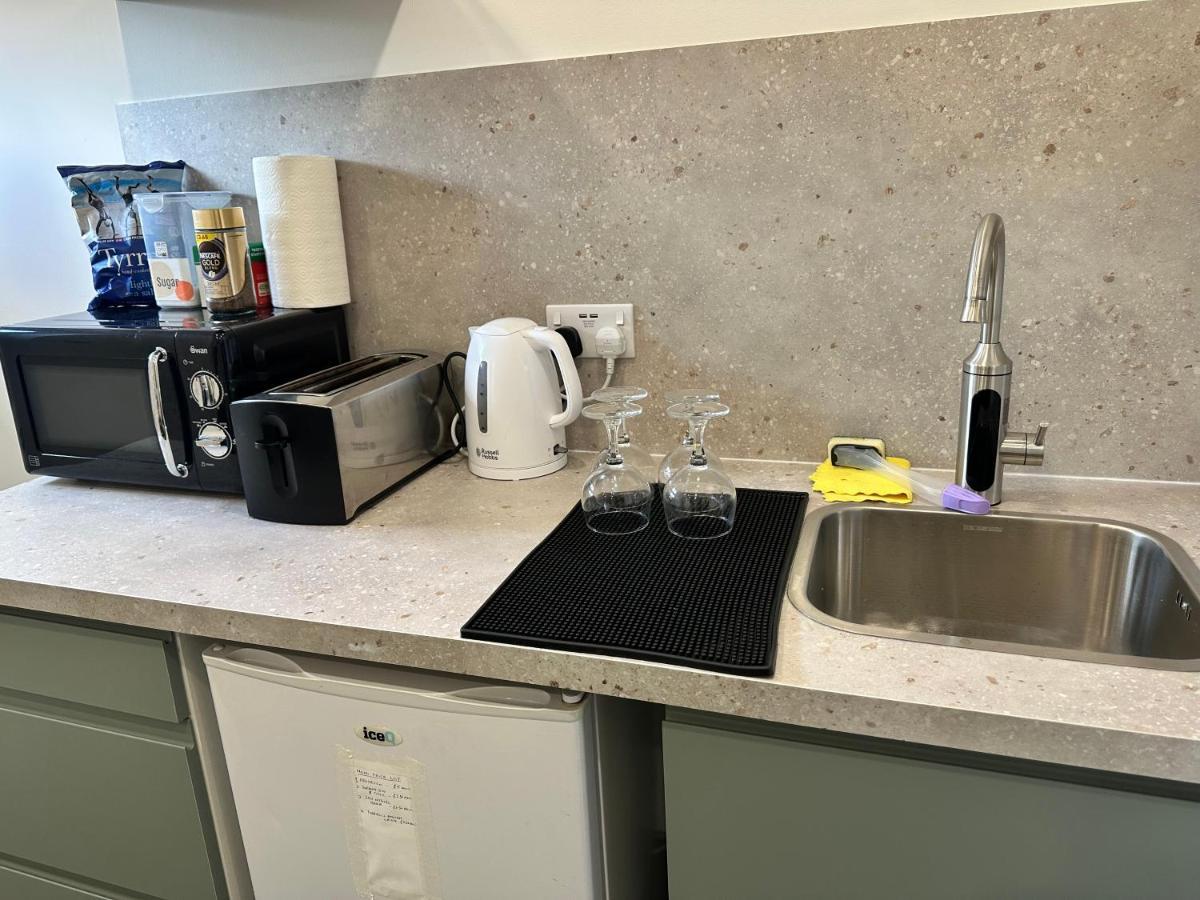 Modern Flat In Central Egham By Windsor Castle, Staines-Upon-Thames And Heathrow Airport Eksteriør bilde