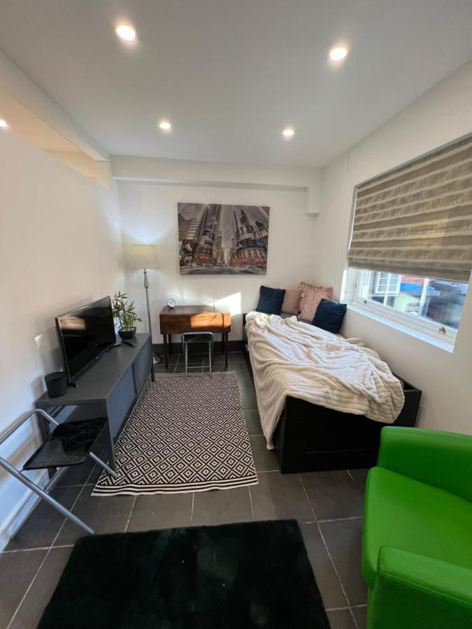 Modern Flat In Central Egham By Windsor Castle, Staines-Upon-Thames And Heathrow Airport Eksteriør bilde